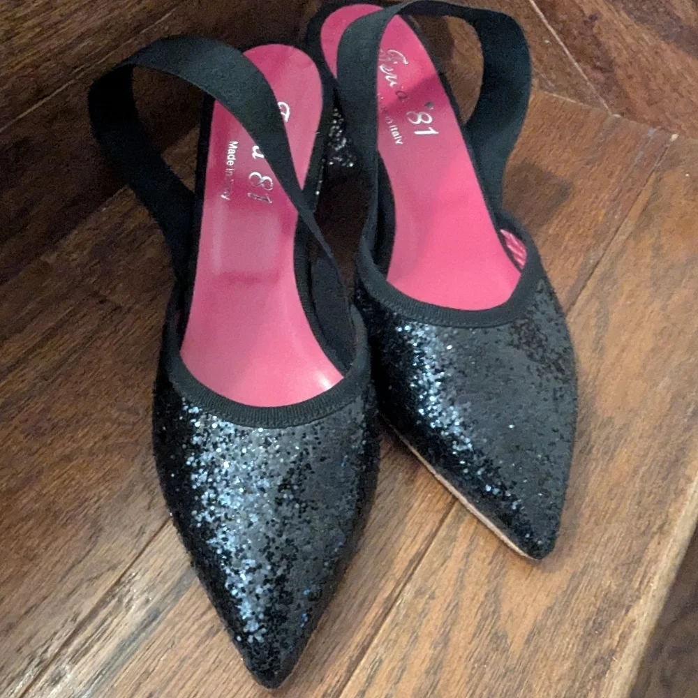 Italian Ferca 81 glam sparkle block heel with heart design. - Picture 7 of 9